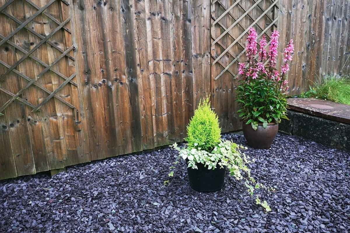 How to Lay Gravel on Soil Correctly