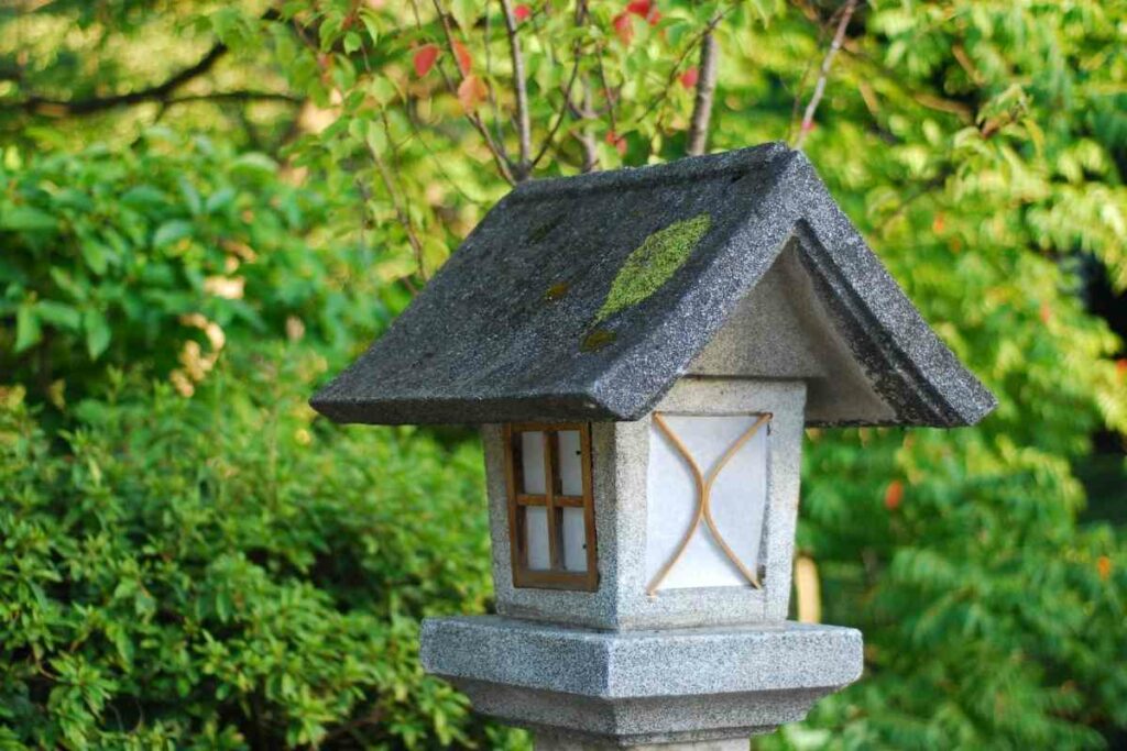 Japanese stone lanterns symbol