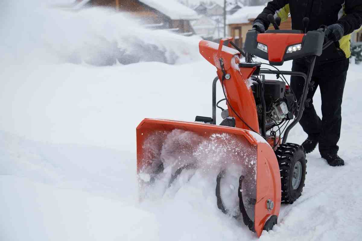 3 Best Snow Blowers For Elderly Gardeners