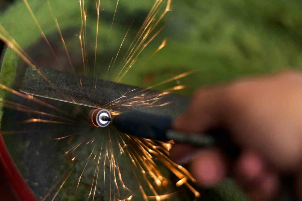 Sharpening mower blades tips