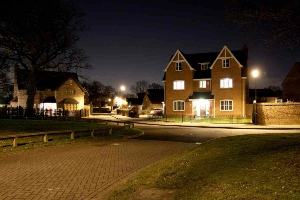 Leaving your porch light on all night bill costs