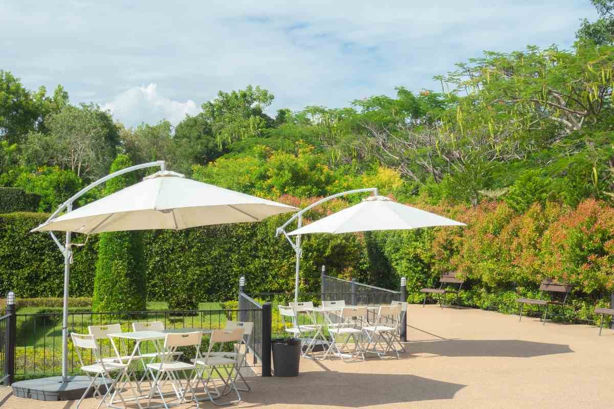 3 Best Cantilever Garden Parasols